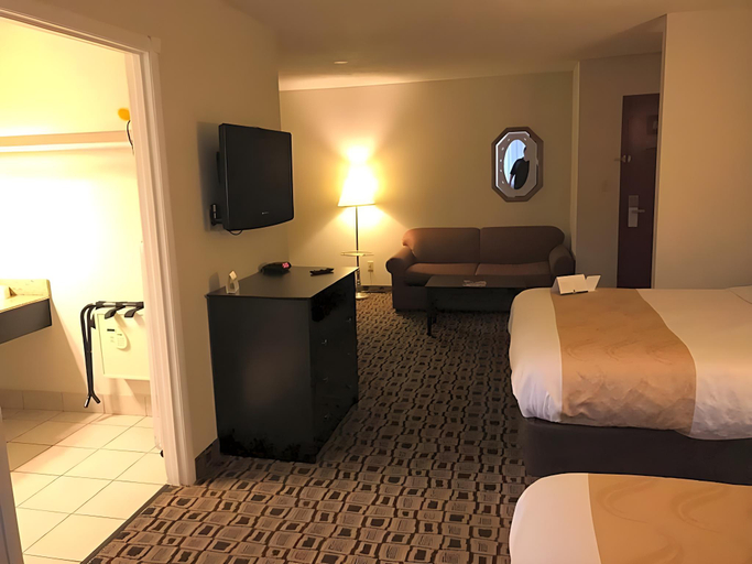 Bedroom 3, Coratel Plus Suites Wichita West Airport, Sedgwick