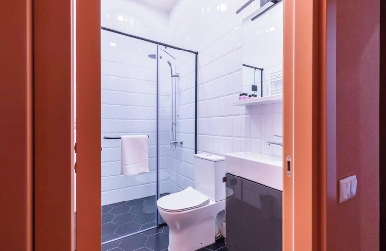 Bathroom 3, Klarastan Inn, Tbilisi
