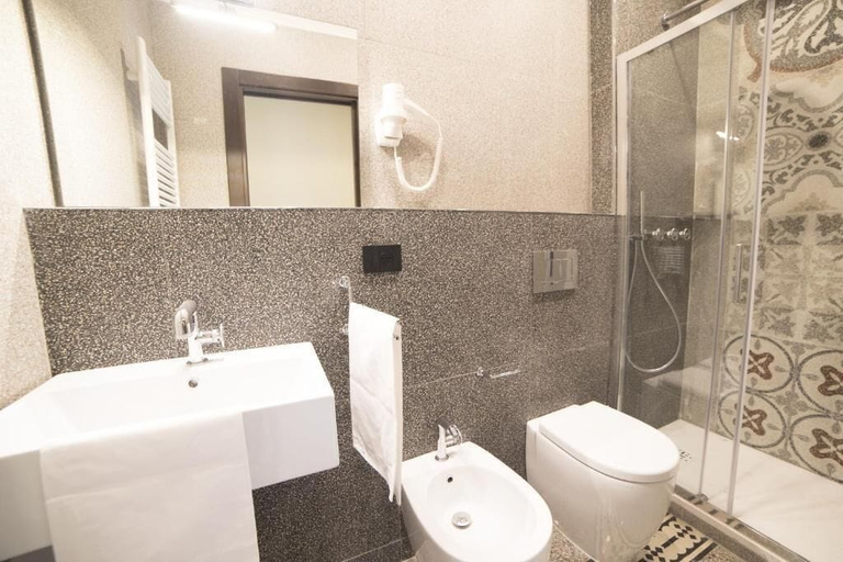 Bathroom 5, Elda Hotel, Foggia