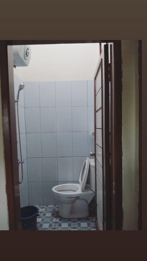 Bathroom, Alamii Kaoem Guest House, Cianjur