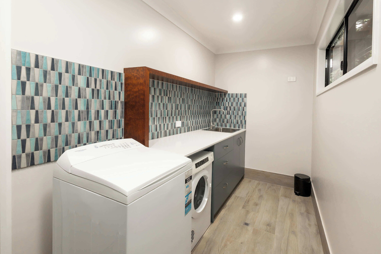 Room 3, Barron Heights in Caravonica, Cairns