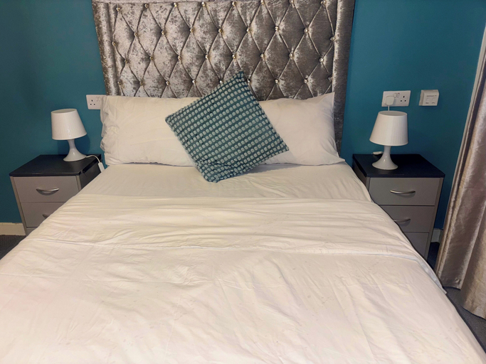 Room 2, Peaceful Urban Retreat in Wolverhampton City, Wolverhampton
