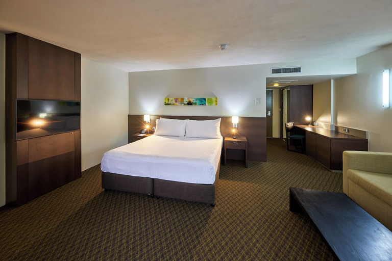 Bedroom 3, Cairns Harbourside Hotel, Cairns