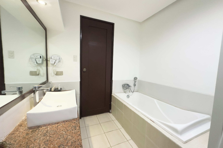 Bathroom 5, Star Hotel Davao, Davao City