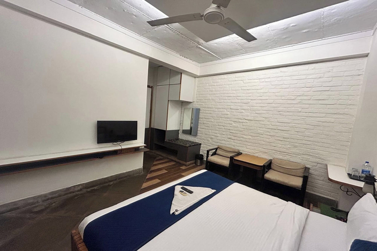 Room 3, Premium Nest, Golf Course Road, Gurgaon