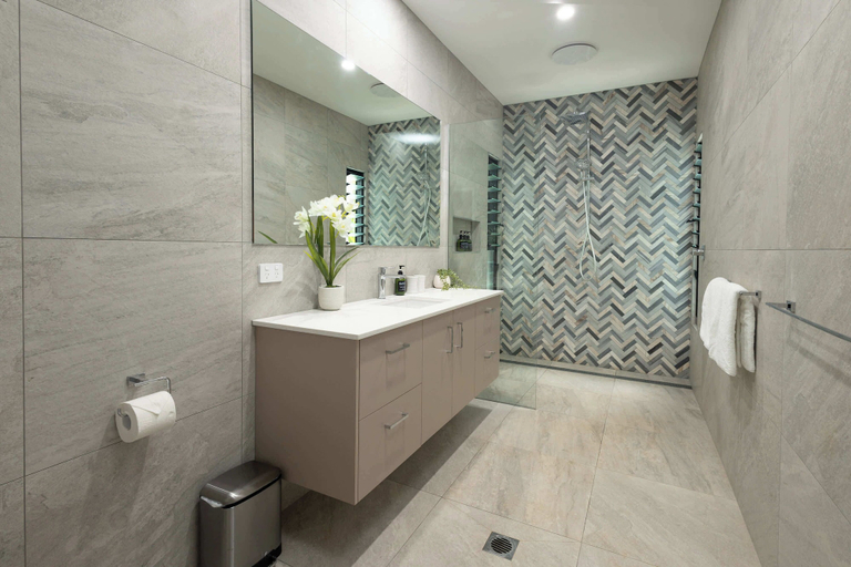 Room 4, Barron Heights in Caravonica, Cairns