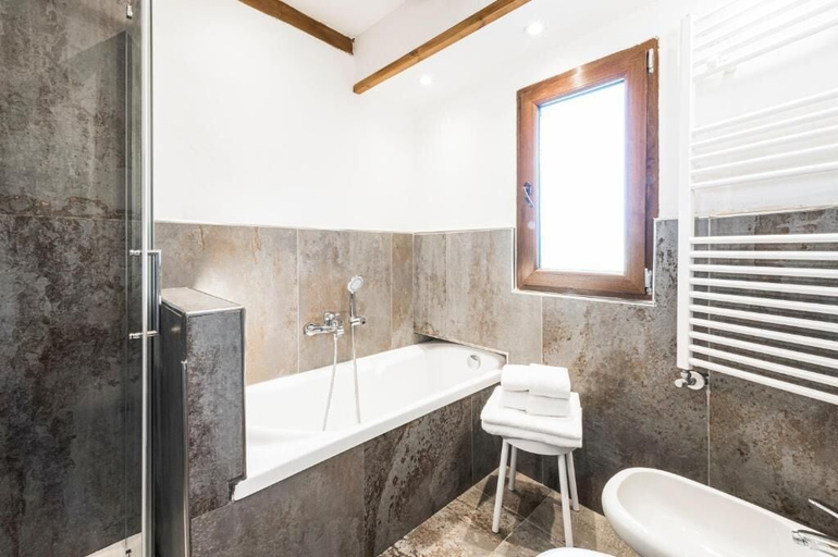 Bathroom 5, Hotel Vescovi, Vicenza