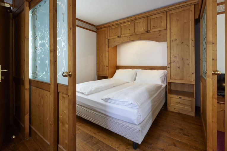 Bedroom 3, Grand Hotel Misurina, Belluno