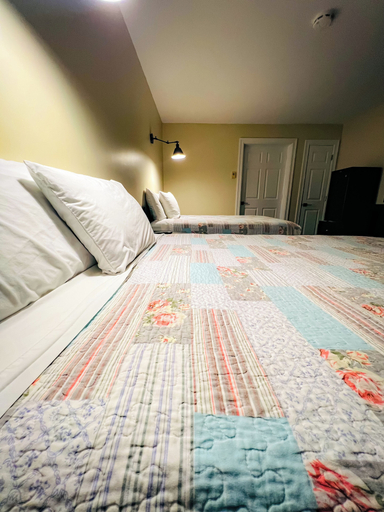Room 2, Dolan's Inn & Suites, Pictou