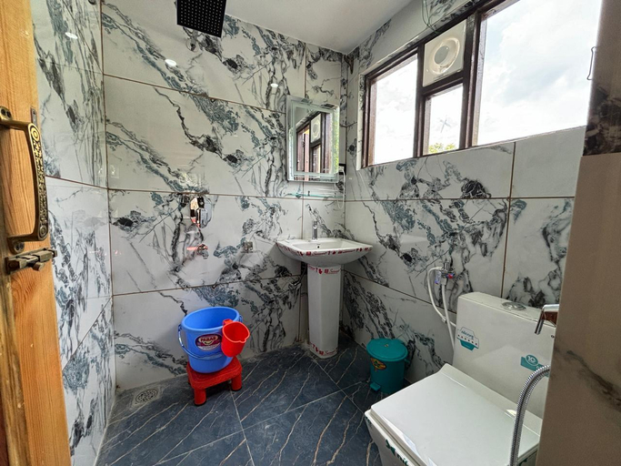 Bathroom 3, Eurostay, Anantnag