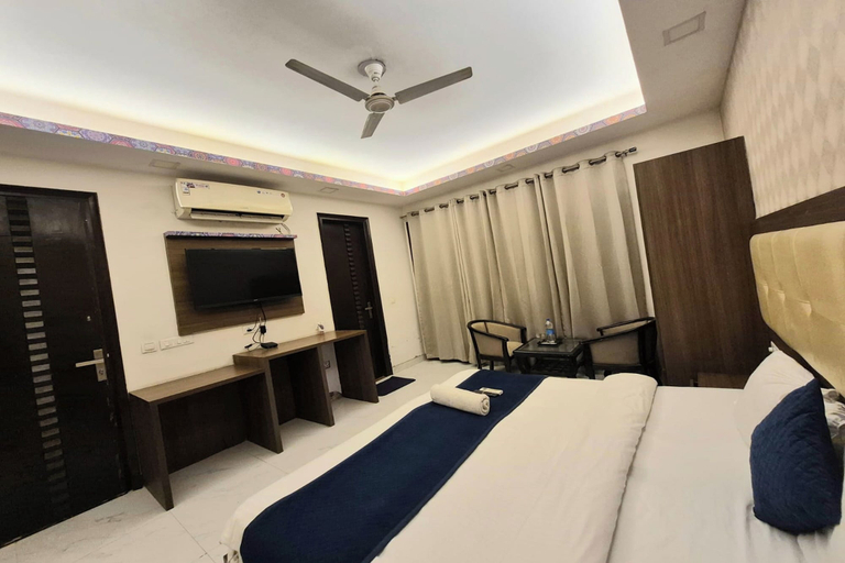 Room 4, Premium Nest, Golf Course Road, Gurgaon
