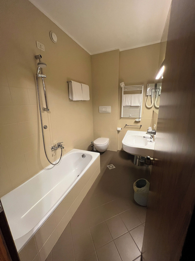 Bathroom 5, Hotel Castelli, Vicenza