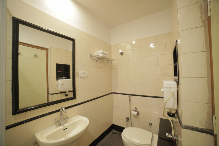 Bathroom 4, Blue Diamond The Hotel, Korba