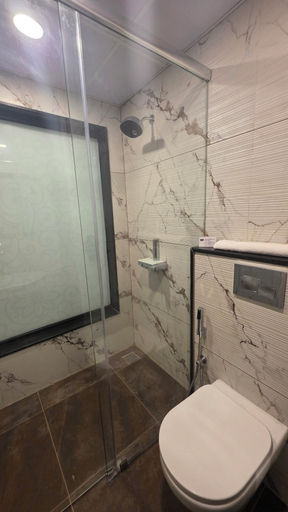 Bathroom 4, Citrus Classic Manyata Tech Park Gate number 5”, Bangalore