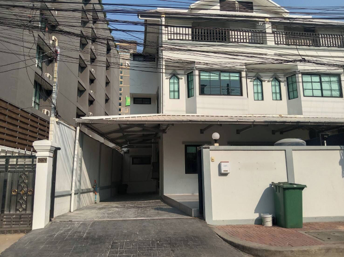 Exterior, Yellow Place Sukhumvit Soi 2, Khlong Toey