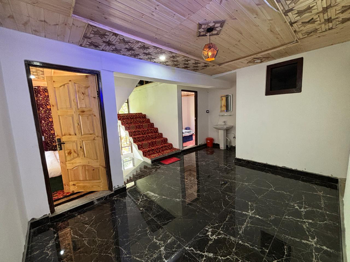 Others 5, Eurostay, Anantnag