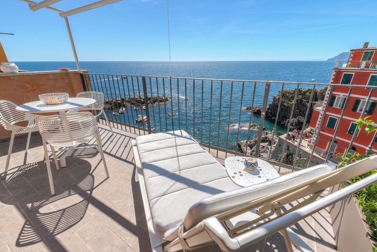 Outdoor dining 5, Luxury Seaview Rooftop by The First, La Spezia