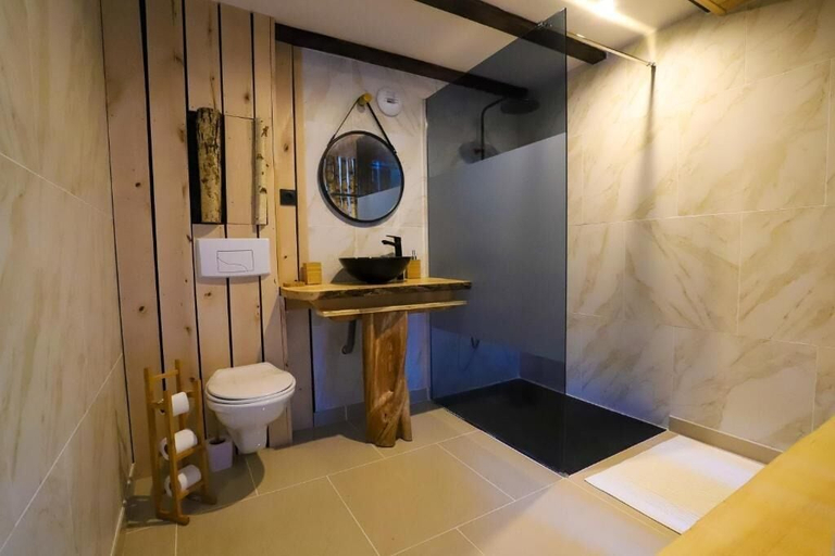 Bathroom 2, L Hôtel Enfoncé Chambres et table d Hôte, Vosges
