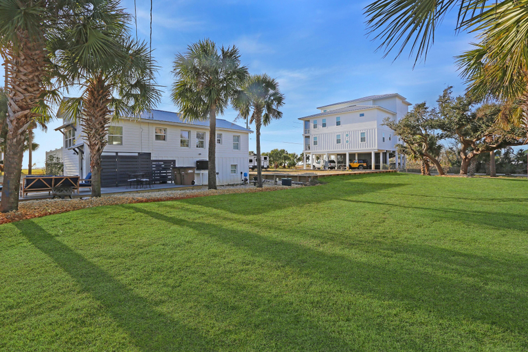 Exterior & Views 2, Caroline's Cottage, Gulf