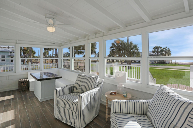 Others 5, Caroline's Cottage, Gulf