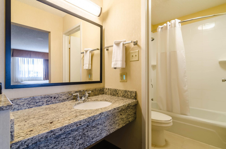Bathroom 5, Quality Inn & Suites Ogallala, Keith
