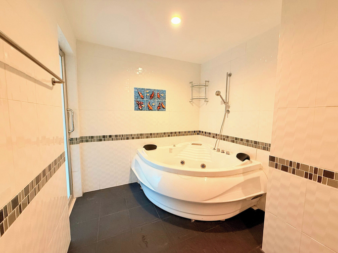 Bathroom 2, T8 Exclusive Boutique Pattaya Hotel, Pattaya