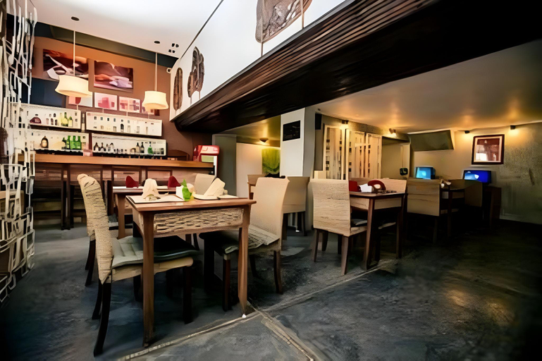 Food & Drinks 5, Monsoon Riverside Hotel, Phnom Penh