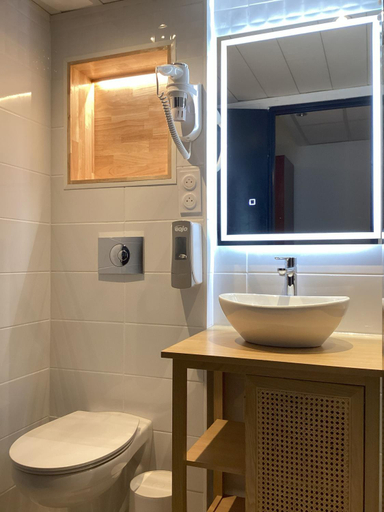 Bathroom 4, Angelic & Myriam Hotel, Hautes-Pyrénées