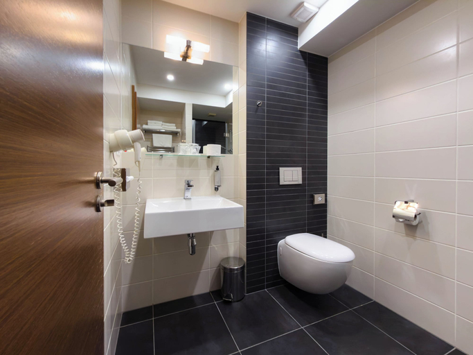 Bathroom 4, Hotel Turiec, Martin