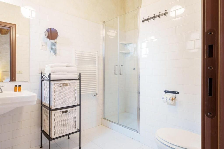 Bathroom 5, Casone Ugolino, Livorno