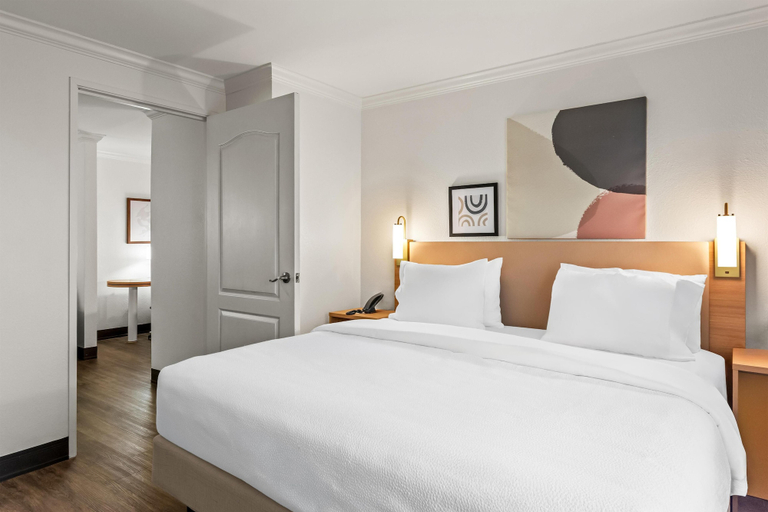 Bedroom 4, Spark by Hilton Cincinnati Fairfield, Hamilton