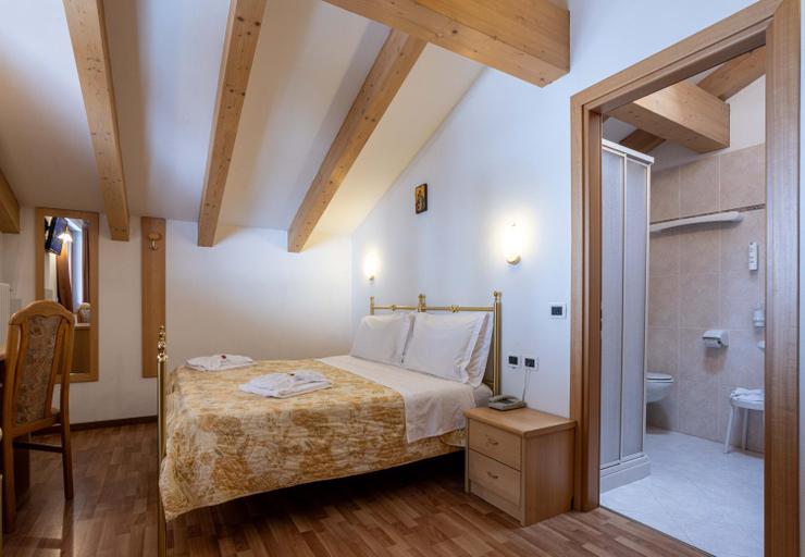 Bedroom, Hotel Sella Ronda Serenella - A 50 mt dalle piste da sci, Trento