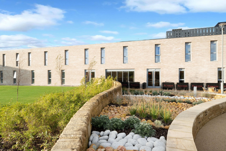 Exterior & Views 2, Ramada by Wyndham Leeds East, Leeds
