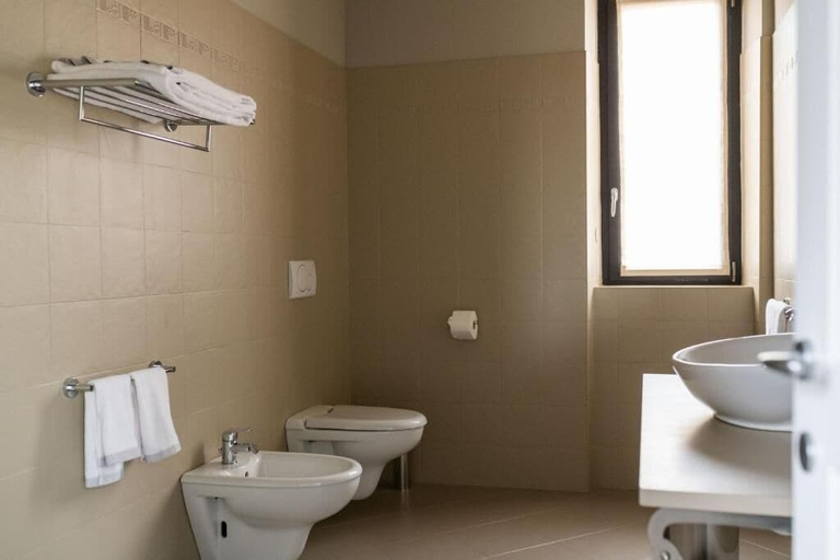 Bathroom 2, Hotel Trepiasì, Cuneo