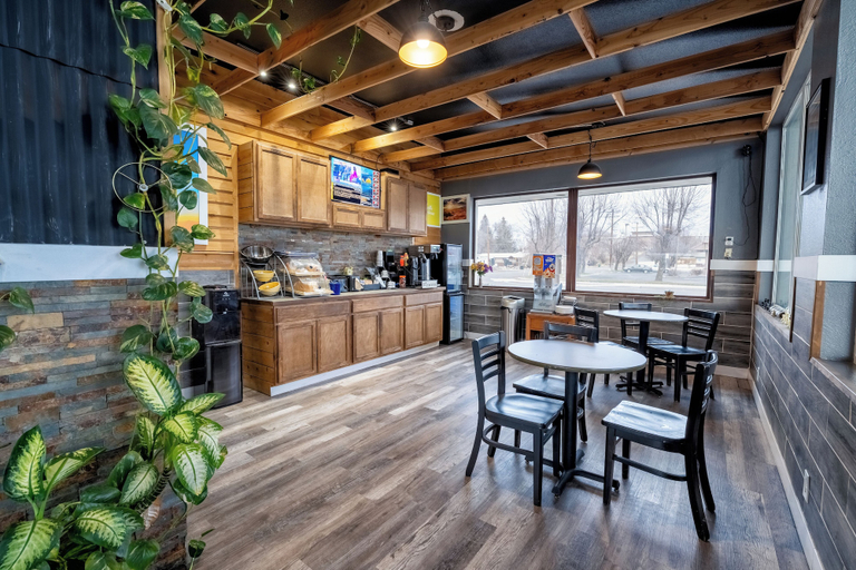 Food & Drinks 5, Days Inn By Wyndham Burns, Harney