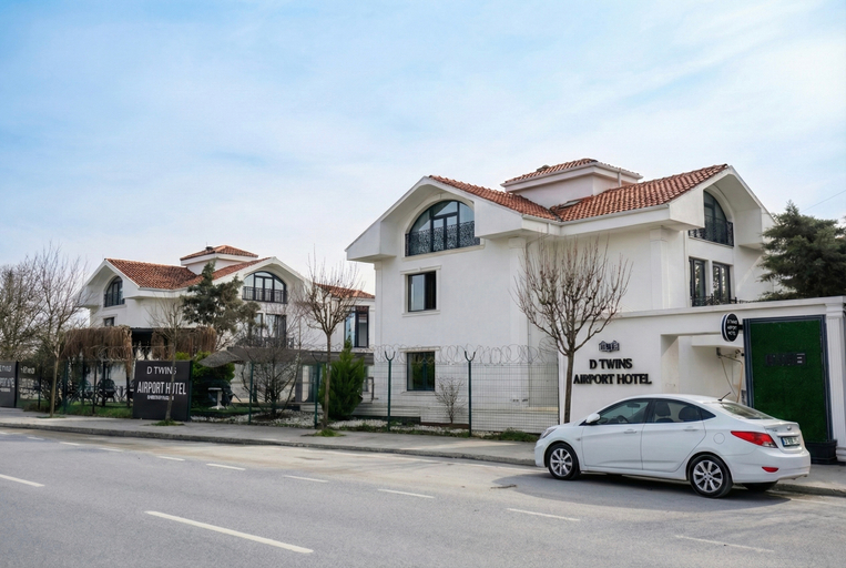 Exterior & Views