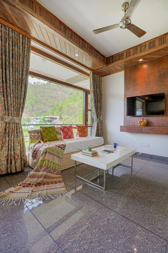 Room 4, ELIVAAS Dilli House Villa with Pvt pool, Solan