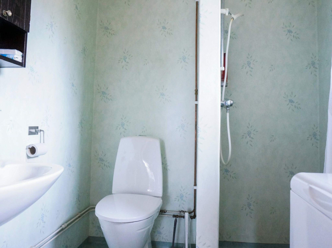 Bathroom 5, 4 Person Holiday Home in Stromstad, Strömstad
