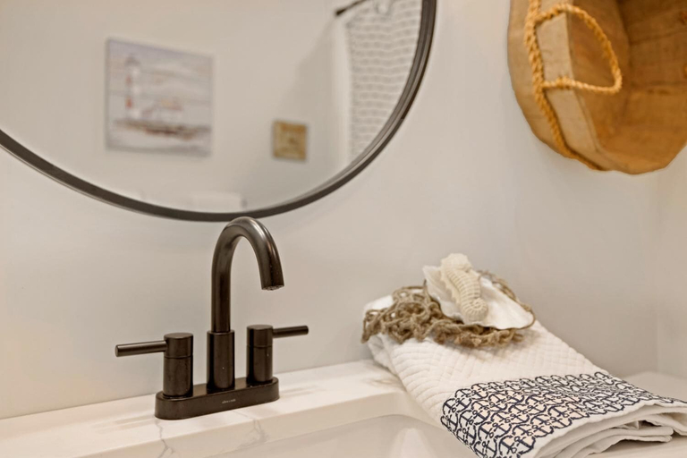 Bathroom 1, Delimara at the Cape, Gulf