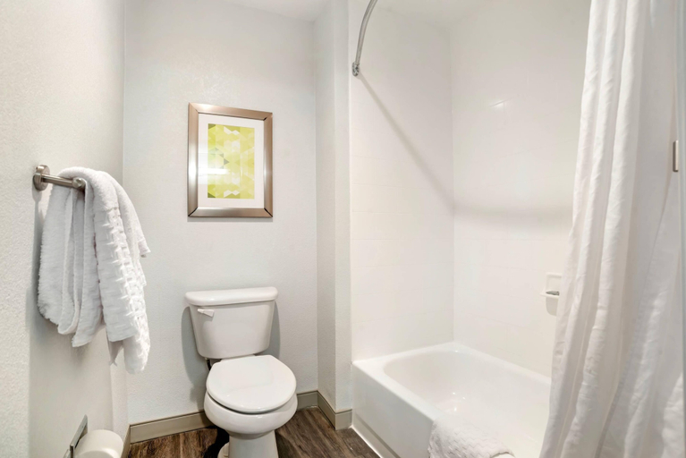 Bathroom 4, Country Inn & Suites by Radisson, Montgomery East I-85, Montgomery