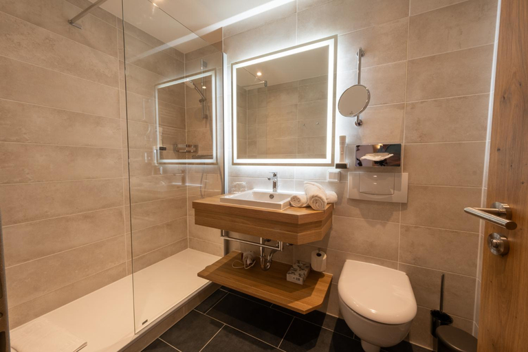 Bathroom 5, Hotels Am Kranichsee, Goslar