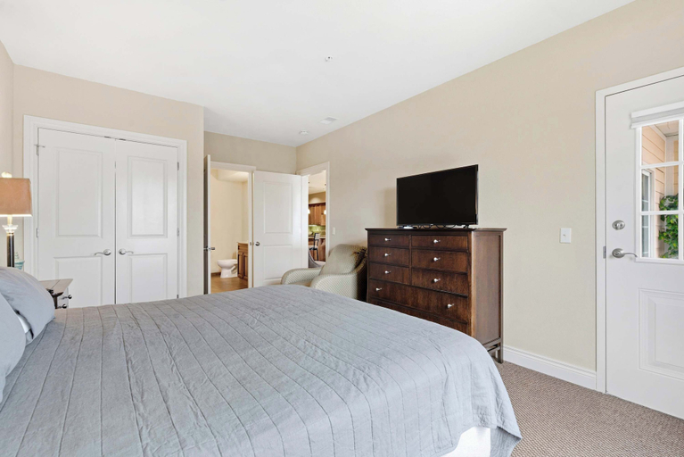 Room 4, Branson Hills Luxury Condo, Taney