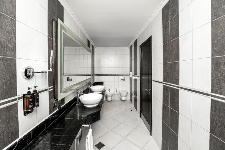 Bathroom 4, DOHA CENTRAL PLAZA HOTEL by IHG, Doha