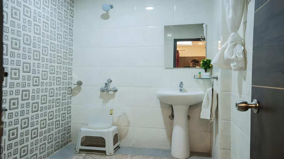 Bathroom 4, WINDSOR CASTLE INN, Bangalore
