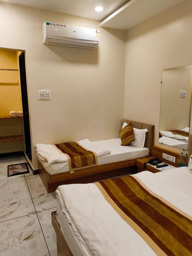 Room 4, Shree ShyamRaj Hotel, Ujjain