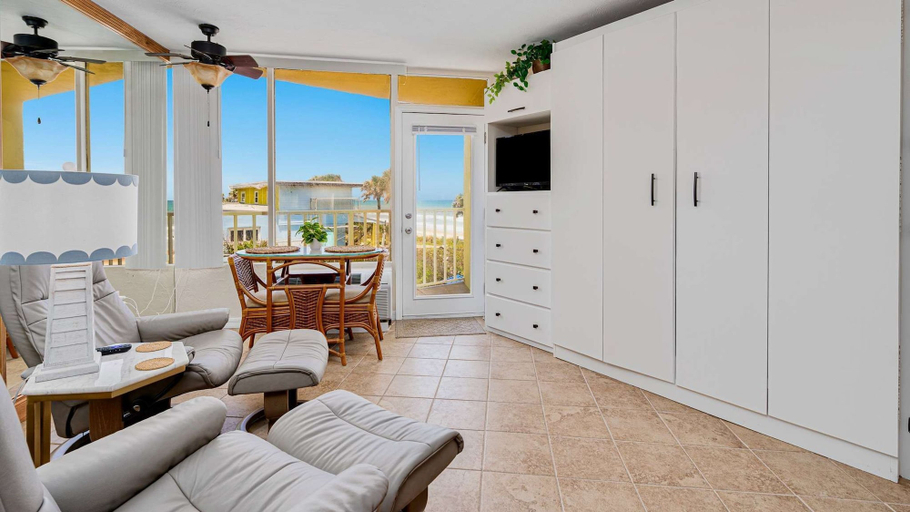 Room 4, Coastal Cozy - Ocean View at Symphony Beach Club, Volusia