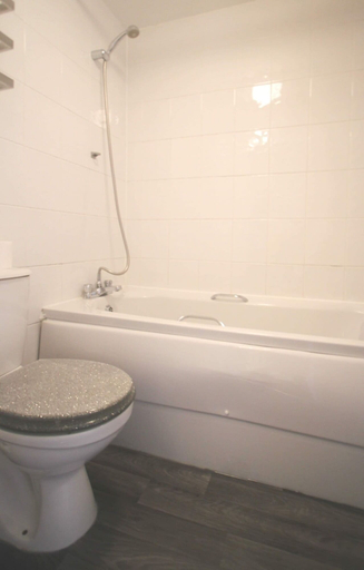 Bathroom 4, Malibu Hotel, Blackpool