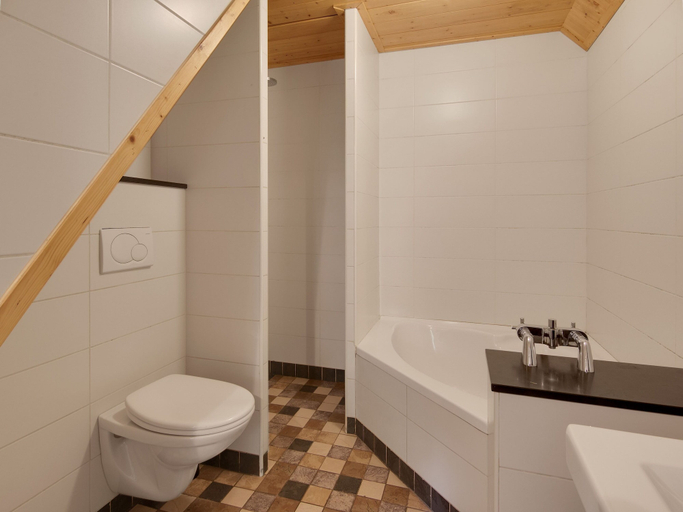 Bathroom 5, Farmhouse in Enschede Near Forest, Hengelo