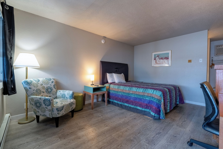 Bedroom 3, Days Inn By Wyndham Burns, Harney