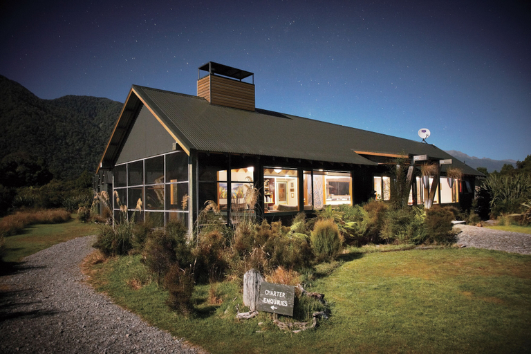Exterior 2, Waitai Lodge - Fiordland Escape, Southland